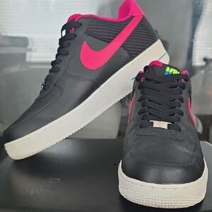 Nike Men's Black and Pink Sneakers